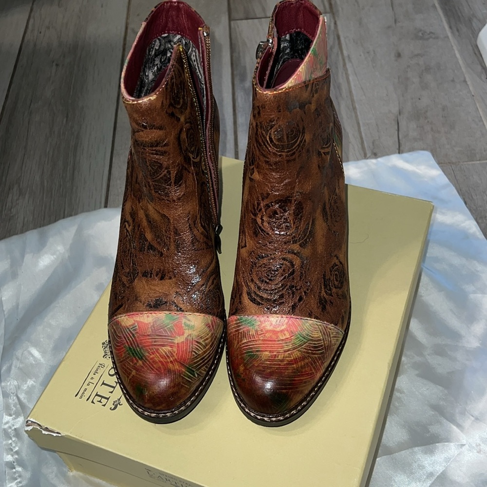 L’Artiste brown multicolored ankle bootie by Spring Step